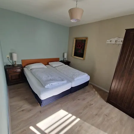 בית נופש House De Zeemeeuw- 2 Km From The