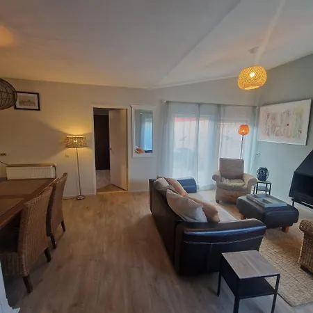 House De Zeemeeuw- 2 Km From The